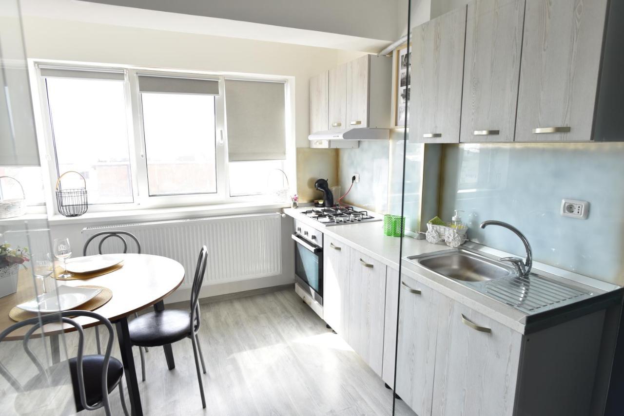 Mall Luxury VI Apartments Bacau Bagian luar foto