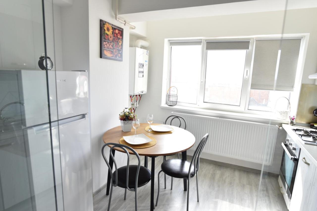 Mall Luxury VI Apartments Bacau Bagian luar foto
