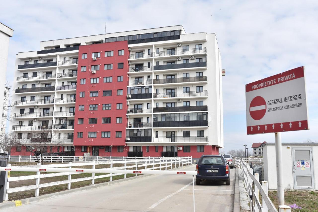 Mall Luxury VI Apartments Bacau Bagian luar foto